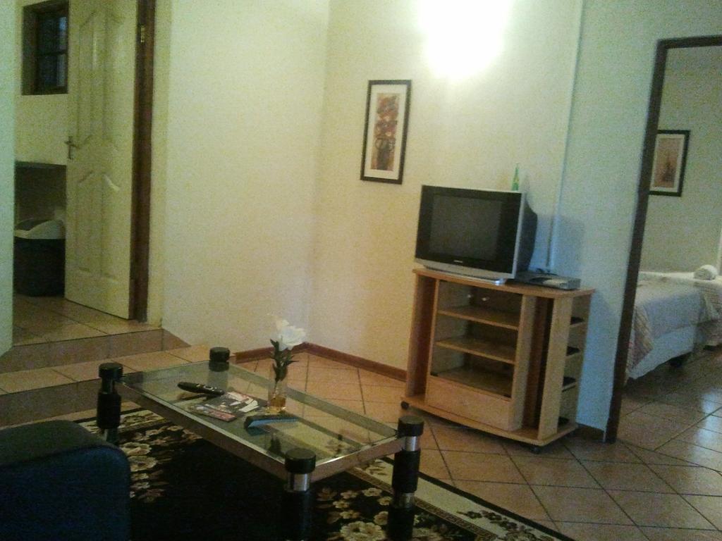 Country Link Guest Lodge كوماتيبورت الغرفة الصورة